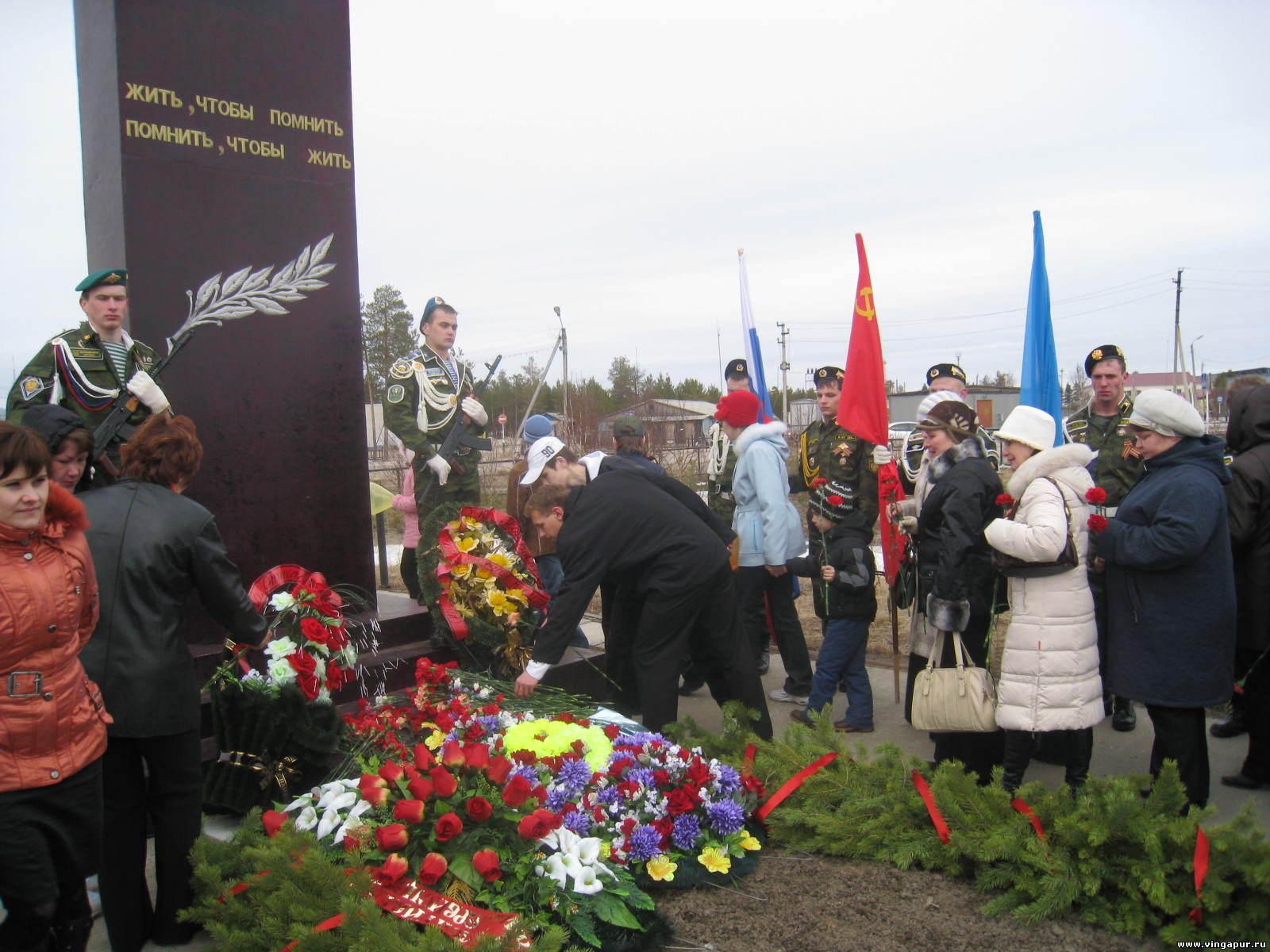 Стелла ветеранов в посёлке Вынгапуровский